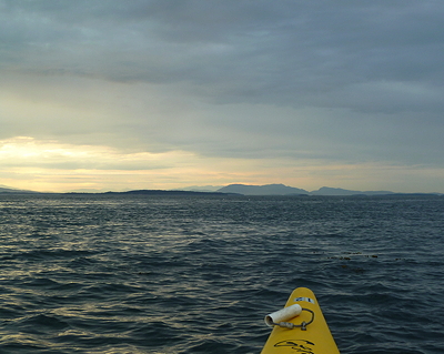 [IMAGE] kayaking toward Saltspring Island